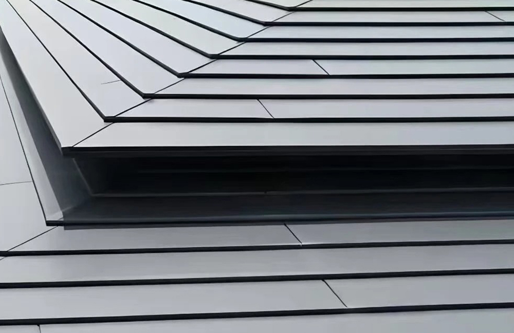  Mga Standing Seam Metal Roof Panel: Gastos, Materyales at Gabay sa Pag-install